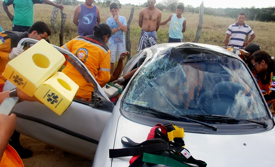 Carro capota com casal e filha de 6 anos no trecho Juazeirinho – Ichu