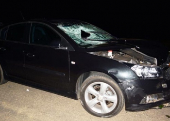 Jovem sai de carro após batida e morre atropelado por outro veículo