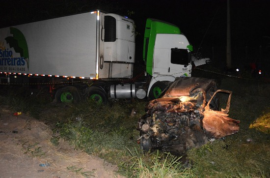 Jaguarari – Empresário morre em colisão envolvendo caminhonete L 200 e carreta na BR 407