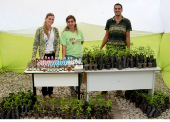 Mudas de crotalária e repelentes caseiros são distribuídas durante VII Semana de Cultura