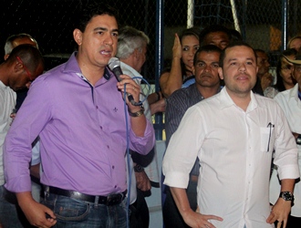 Prefeito Zenonzinho entrega quadra poliesportiva no Povoado de Anjos