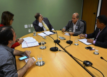 Alagoinhas: serviços de oncologia e neurocirurgia são temas de reunião entre Joseildo e secretário