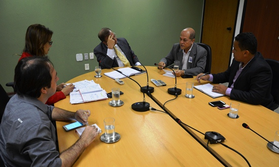 Alagoinhas: serviços de oncologia e neurocirurgia são temas de reunião entre Joseildo e secretário