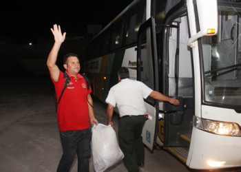 Ação solidária: CRAS e CREAS com apoio da Prefeitura promovem a “volta pra casa” de homem que vivia nas ruas de Coité