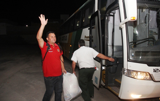 Ação solidária: CRAS e CREAS com apoio da Prefeitura promovem a “volta pra casa” de homem que vivia nas ruas de Coité