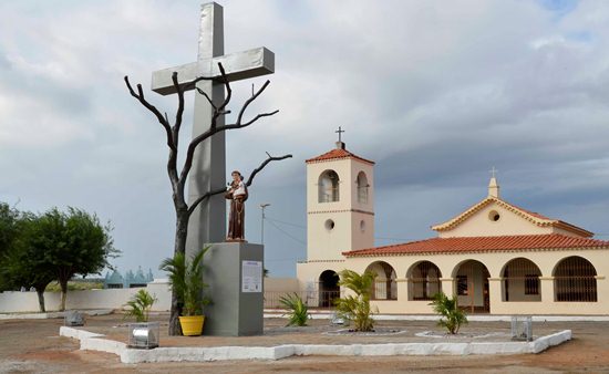 monumento 200 anos de povoamento de Queimadas - 1