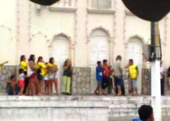 Movimento ‘Fora Dilma’ fracassa em Coité; menos de 50 pessoas participaram