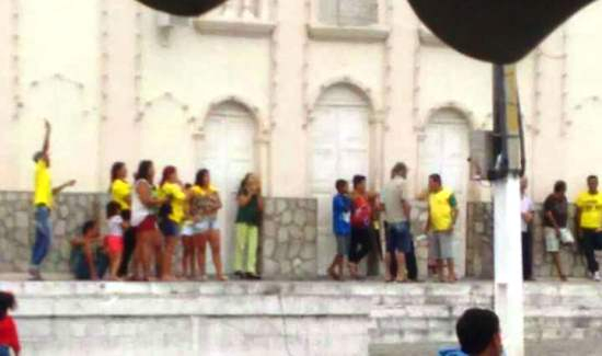 Movimento ‘Fora Dilma’ fracassa em Coité; menos de 50 pessoas participaram