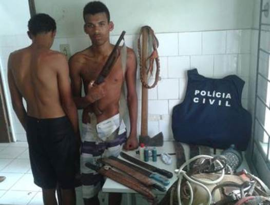 Polícia apreende dupla acusada de  praticar assalto em Coité