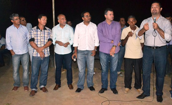 Prefeito Osni Cardoso entrega 8 km de rede de água a comunidade rural