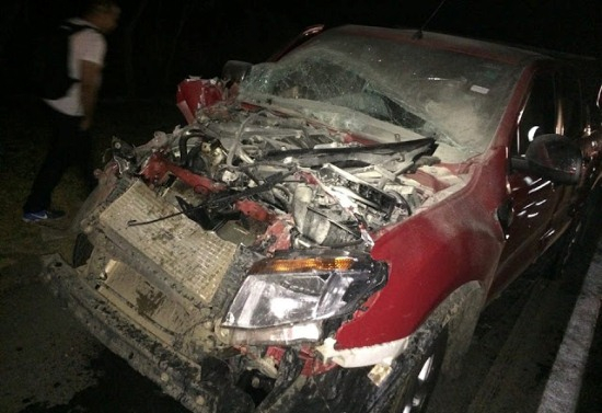 Carro do prefeito de Filadélfia bate em fundo de caminhão no estado de Goiás