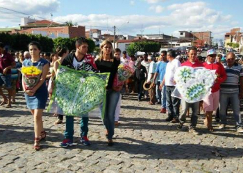 Comoção e revolta marcaram o sepultamento do mototaxista em Retirolândia