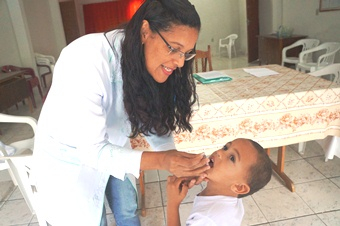 Valente está em Campanha Nacional de Vacinação contra a Poliomielite 2015