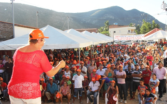 Monte Santo I – Fátima Nunes comemora a implantação do Centro Público de Economia Solidária Sertão Produtivo