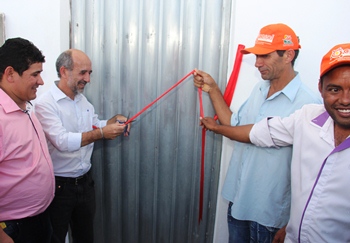 Zito cortou a fita ao lado de Álvaro Gomes