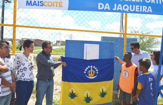 Coité: Bairro da Jaqueira ganha quadra e mais de 20 serviços públicos