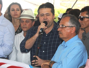 Alex da Piatã cobrou mais uma vez a recuperação da estrada que liga Riachão a Coité. 