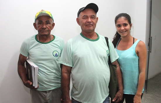 Da esquerda para á direita: Manoel Santos, Manoel Lima e a professora Laiane Leal. 