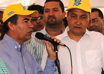 Prefeito Assis, prefeito de Serrinha Osni Cardoso e governador Rui Costa.