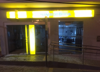 Bandidos estouram banco na cidade de Antas-BA