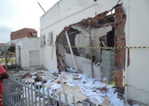 Parede lateral do Bradesco após a explosão. Foto: A voz da Bahia