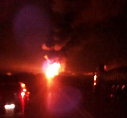 Caminhão tanque explode depois de tombar na BR 324 trecho de Riachão do Jacuípe