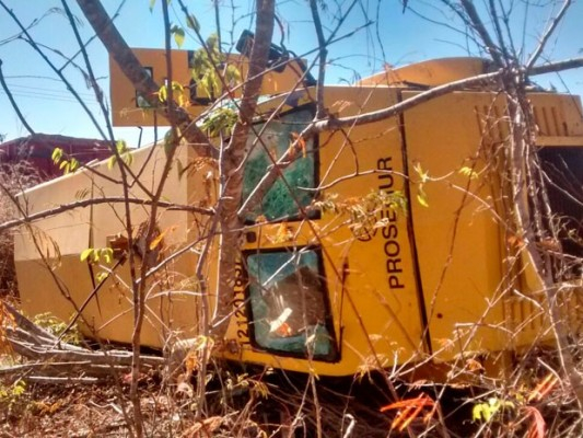 Carro-forte capota após disparo durante assalto no oeste da Bahia