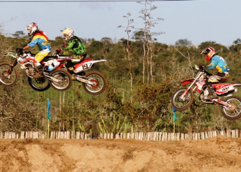 Coité – Grandes pilotos proporcionaram verdadeiro espetáculo na Copa Sisal de Motocross no Povoado de Goiabeira