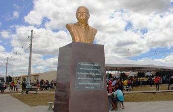 Local recebeu um busto de Genebaldo Correia.