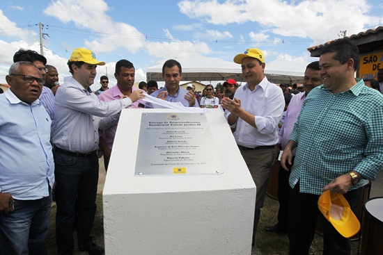 Governador entrega casas e sistema de abastecimento d’água em Conceição do Coité