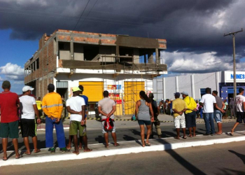 Pedreiro morre após levar choque elétrico e cair de andaime em Barrocas