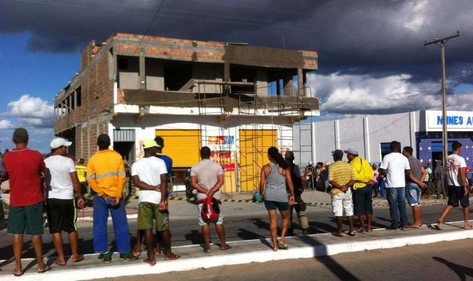 Pedreiro morre após levar choque elétrico e cair de andaime em Barrocas