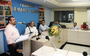 Robson esteve a todo tempo contra esse grupo considerado vermelho de Coité.Mas agora se mostra firme na caminhada.