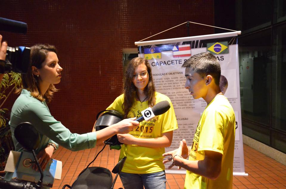 Estudantes coiteenses que desenvolveram dispositivo em capacete são atrações no Shopping Salvador