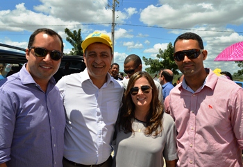 Foto ao lado do governador no ato de inauguração.