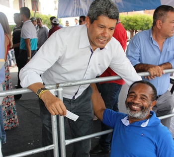 Jeronimo numa demonstração de boa relação com o diretor Teodomiro.