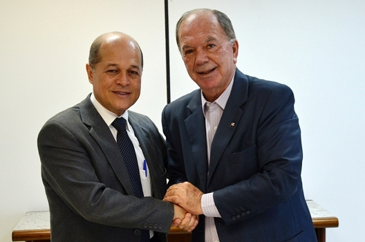 Governador em exercício sanciona Lei que obriga postos a informar combustível mais vantajoso para consumidor