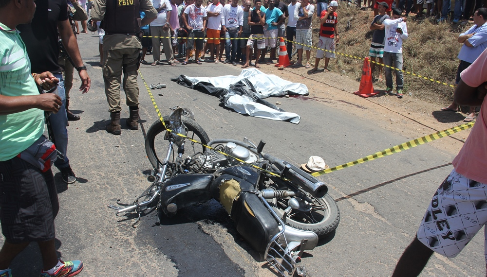 Coité – Empresário morre e carona fica ferido em acidente envolvendo moto e caminhão pipa