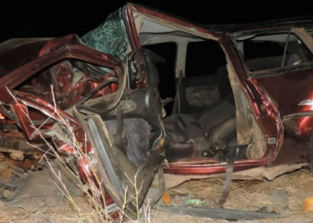 Ultrapassagem irregular mata um, fere seis e destrói carros na Bahia
