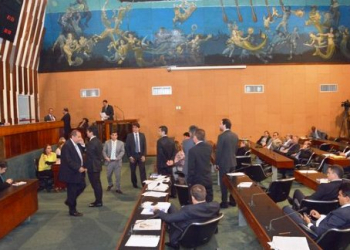 Após 33h, AL-BA aprova autorização de empréstimo de US$ 400 milhões