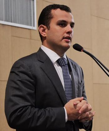 Alex Lima comemora construção de hospital no Litoral Norte