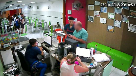 Pizzaria é assaltada e clientes vivem momento de pânico em Valente