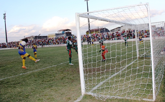 Jogo caminhava para o fim quando Pim desperdiçou essa chance.