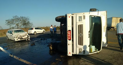 Colisão envolvendo caminhão baú e Gol deixa uma vítima fatal na BR 324