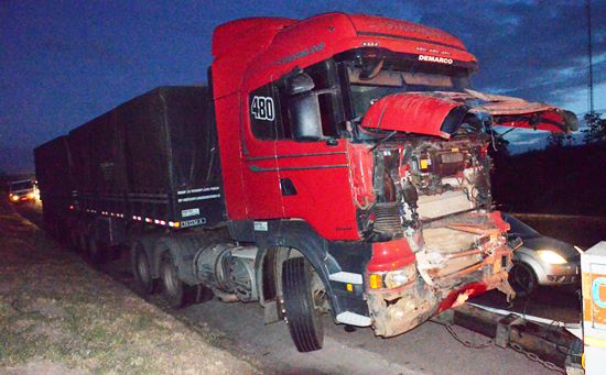 carreta engarrafamento