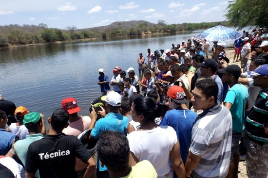 Corpo de jovem é localizado em açude; ele estava na companhia do cantor Acácio quando sofreu acidente de Jet Ski