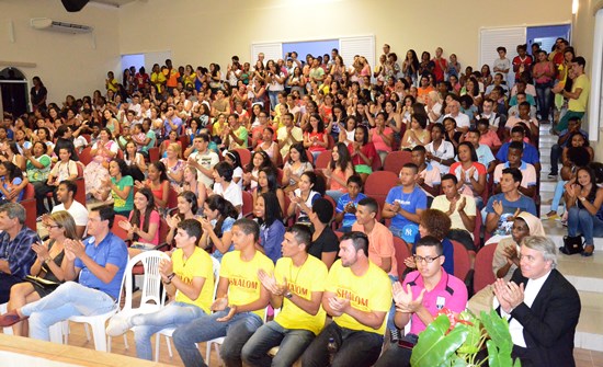Juventude participou ativamente da reunião com o núncio. Foto: Teones Araújo