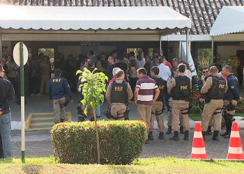 Enterrado em Salvador corpo de policial rodoviário baleado durante briga em Euclides da Cunha