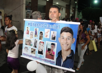 Parentes e amigos de vítimas da violência voltam às ruas para pedir segurança e justiça