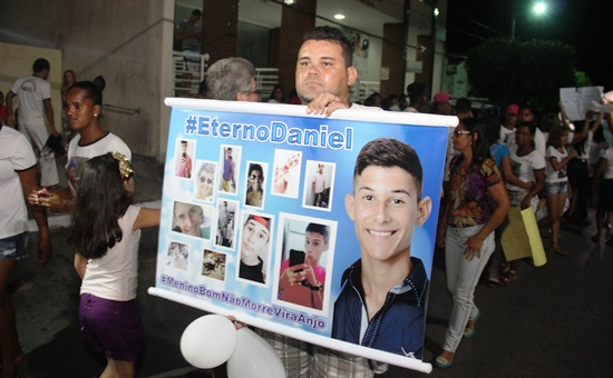 Parentes e amigos de vítimas da violência voltam às ruas para pedir segurança e justiça